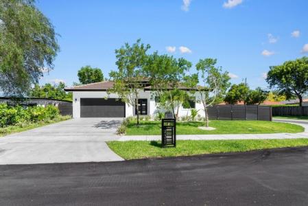 21311 Ingraham Ave Rd, Cutler Bay, Florida 33189, USA