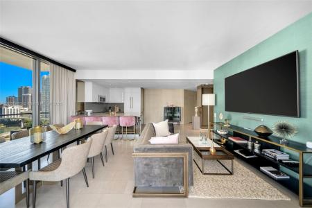 88 SW 7th St 1212, Miami, Florida 33130, USA