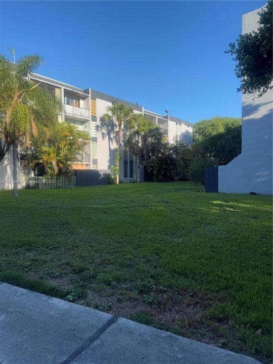 8821 W Flagler St 108, Miami, Florida 33174