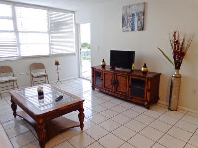 1301 NE Miami Gardens Dr 621W, Miami, Florida 33179, USA