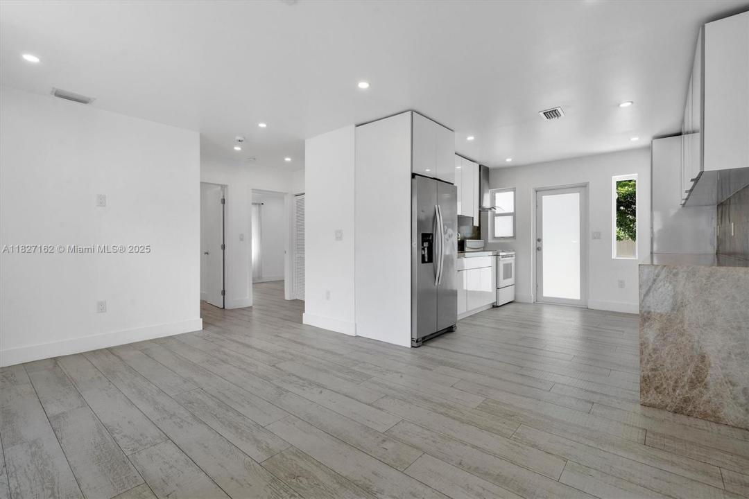 160 NW 121st St 0, North Miami, Floryda 33168, USA