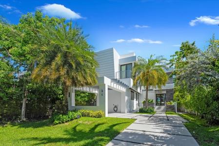 1311 Stillwater Dr, Miami Beach, Florida 33141, USA