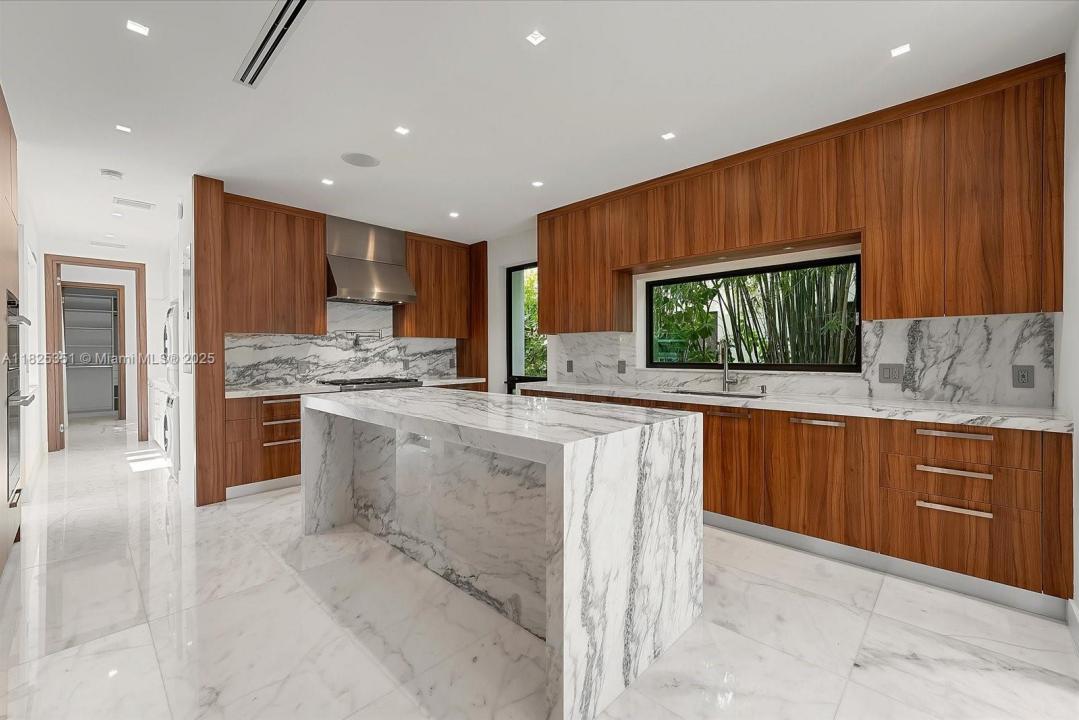 1311 Stillwater Dr, Miami Beach, Флорида 33141, Соединенные Штаты