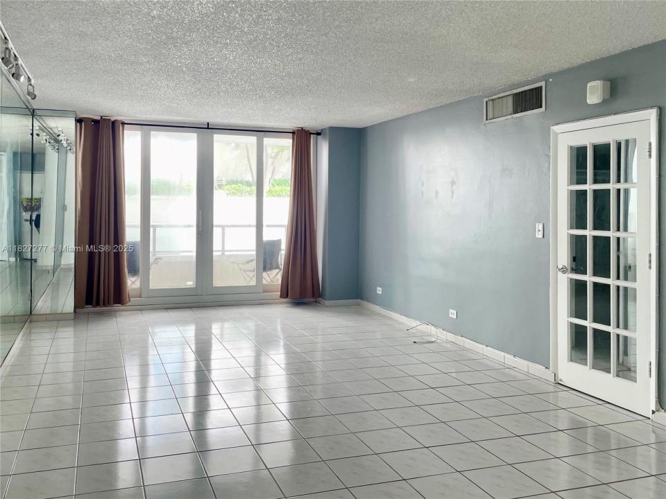 5005 Collins Ave 523, Miami Beach, Floride 33140, États-Unis