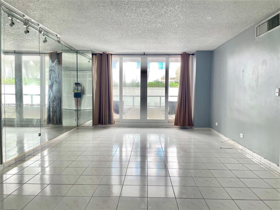 5005 Collins Ave 523, Miami Beach, Floride 33140, États-Unis