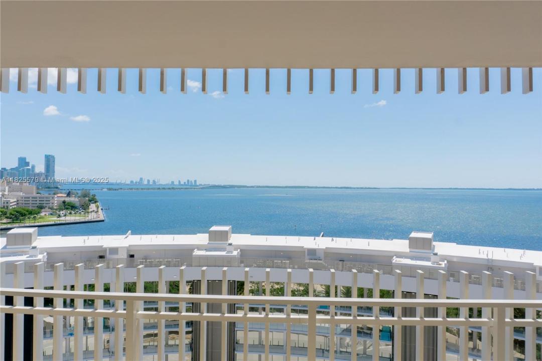 3 Grove Isle Dr C1405, Miami, Флорида 33133, Соединенные Штаты