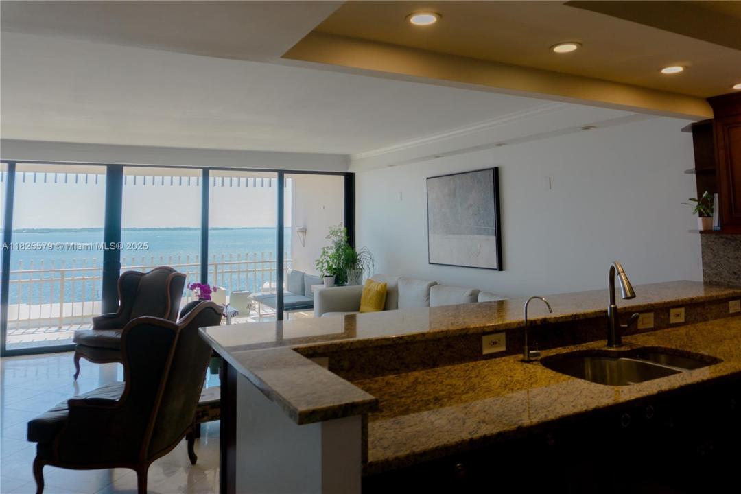 3 Grove Isle Dr C1405, Miami, Флорида 33133, Соединенные Штаты