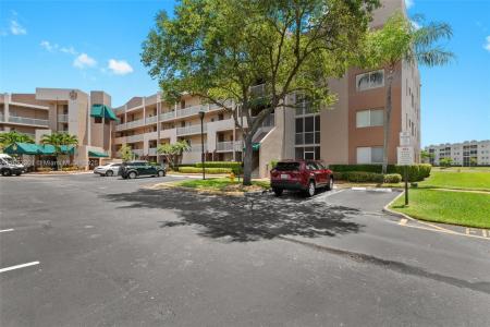 7592 Granville Dr 411, Tamarac, Florida 33321, USA