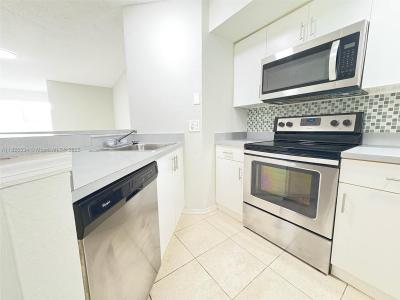 3480 N Pinewalk Dr N 124, Margate, Florida 33063, USA