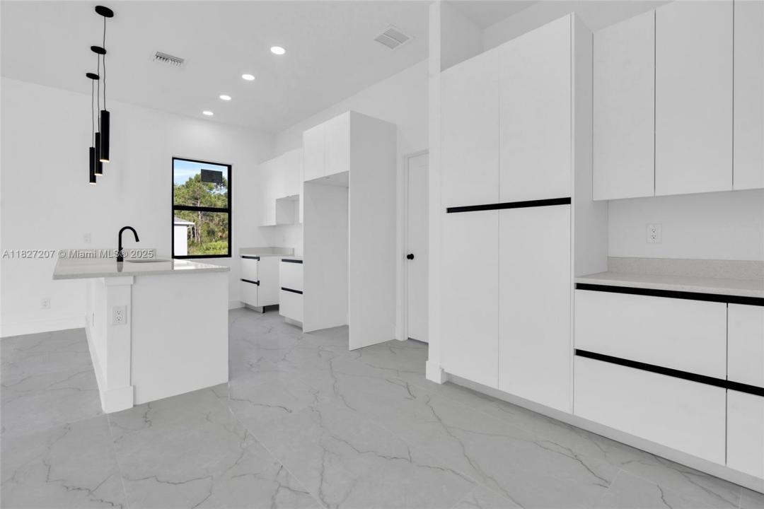 464 Redwing St, Lehigh Acres, Florida 33974
