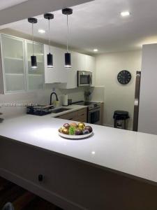 3050 N Palm Aire Dr 105, Pompano Beach, Florida 33069, USA