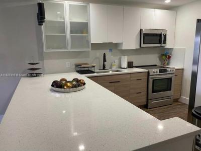 3050 N Palm Aire Dr 105, Pompano Beach, Florida 33069, USA