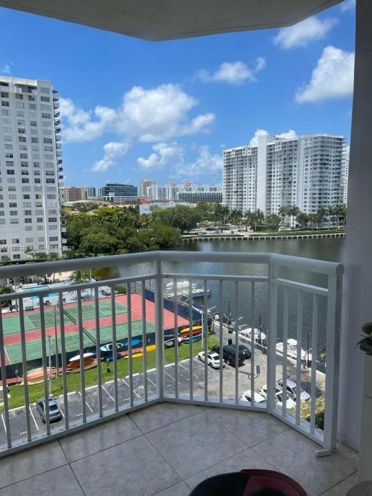 18071 Biscayne Blvd 802, Aventura, Florida 33160, Amerika Birleşik Devletleri