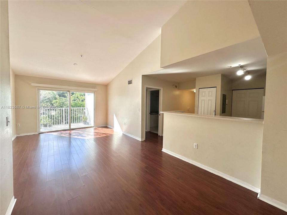 11185 SW 6th St 303, Pembroke Pines, Florida 33025