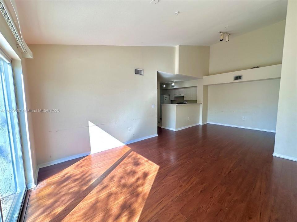 11185 SW 6th St 303, Pembroke Pines, Florida 33025