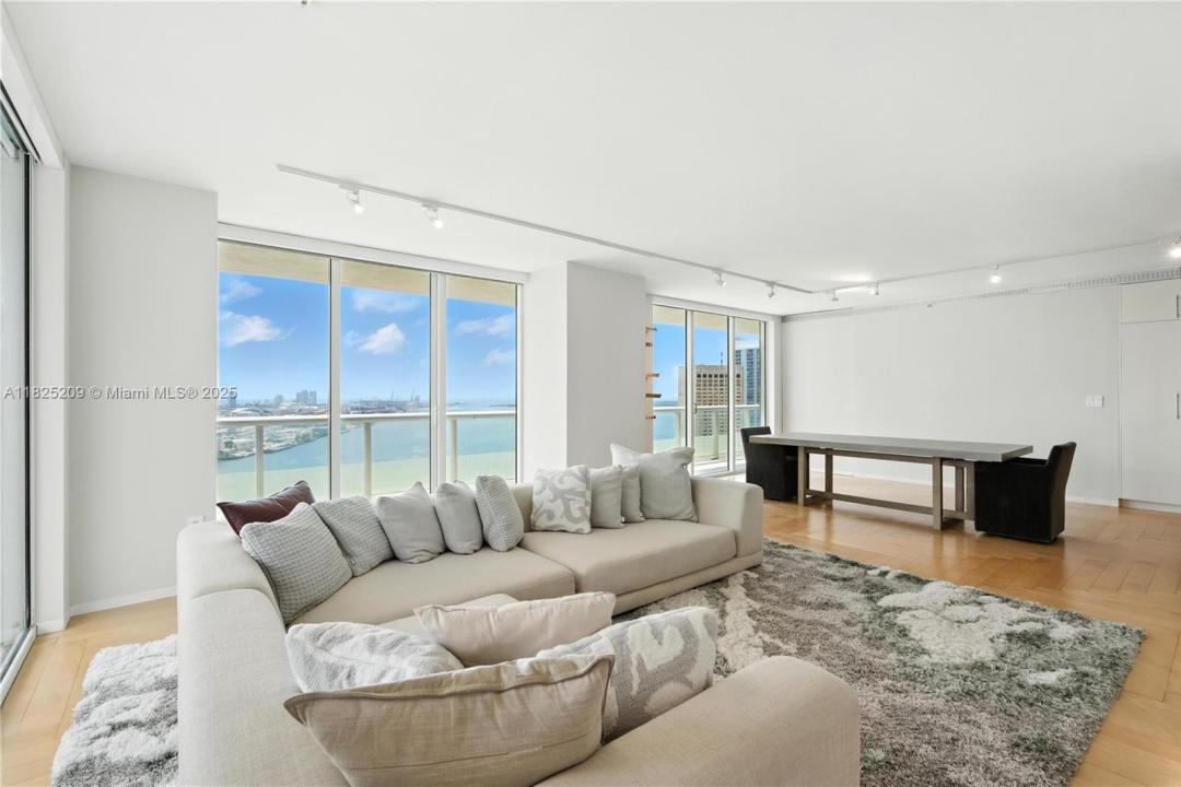 50 Biscayne Blvd 3002, Miami, Florida 33132