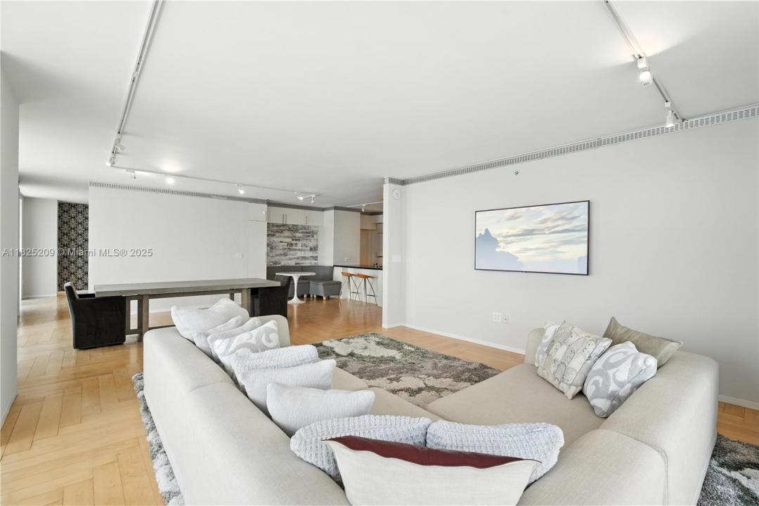 50 Biscayne Blvd 3002, Miami, Florida 33132