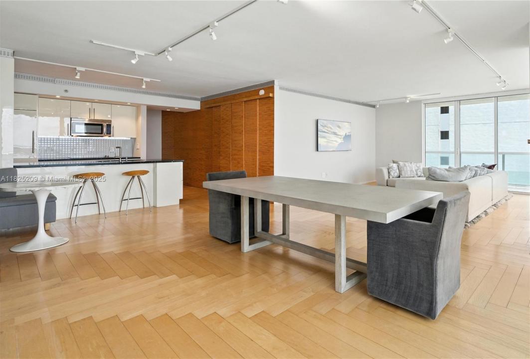 50 Biscayne Blvd 3002, Miami, Florida 33132