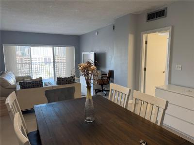 300 Bayview Dr 1009, Sunny Isles Beach, Florida 33160, USA