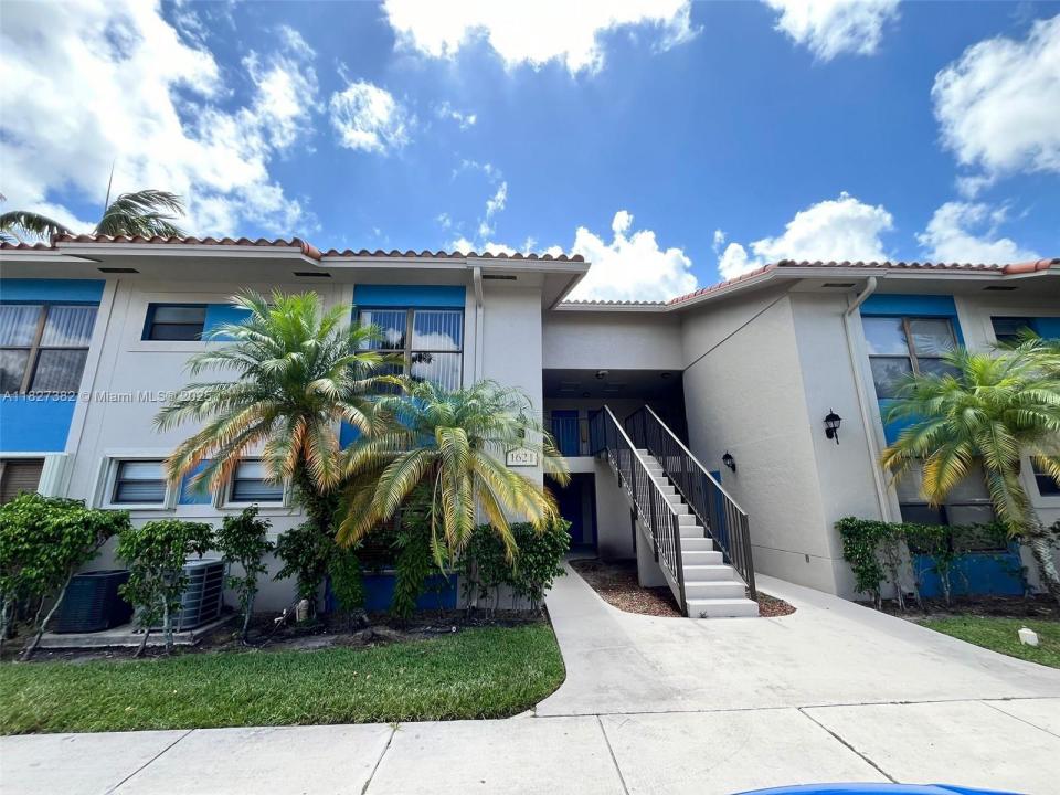 1621 Balfour Point Dr E, West Palm Beach, Florida 33411