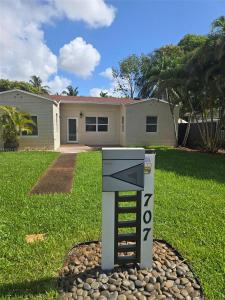 707 NE 15th St 1, Fort Lauderdale, Florida 33304, USA