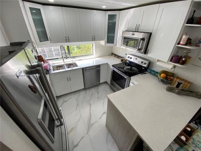 17021 N Bay Rd 627, Sunny Isles Beach, Florida 33160, USA