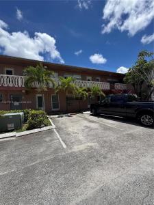 270 NE 191st St 108, Miami, Florida 33179, USA