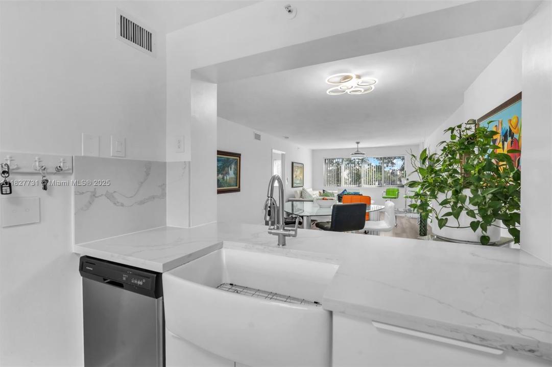 9525 Weldon Cir H305, Tamarac, Floride 33321, États-Unis