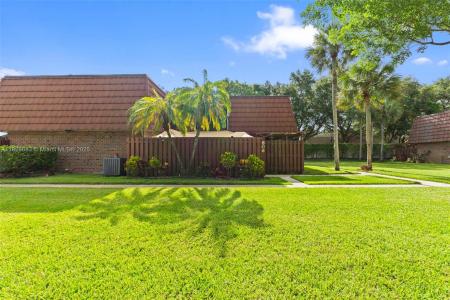 806 SW 119th Way, Davie, Florida 33325, USA