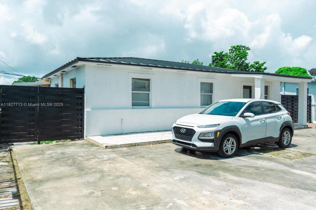 90 E 41st St, Hialeah, 佛罗里达州 33013, 美国