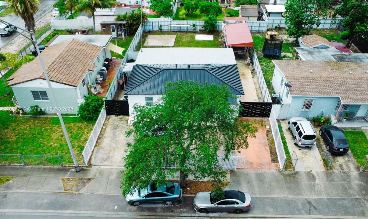 90 E 41st St, Hialeah, 佛罗里达州 33013, 美国