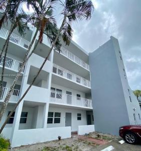 2860 NE 14th St Cswy 204D, Pompano Beach, Florida 33062, USA