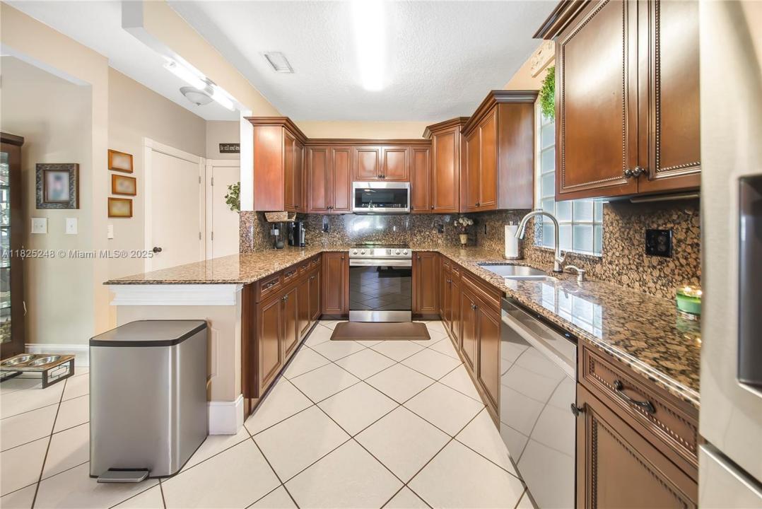 111 NW 151st Ave, Pembroke Pines, Florida 33028, Estados Unidos