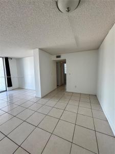 12105 NE 6th Ave 304, North Miami, Florida 33161, USA