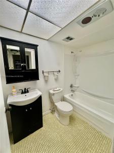 8460 Sunrise Lakes Blvd 112, Sunrise, Florida 33322, USA