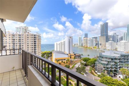 520 Brickell Key Dr A1817, Miami, Florida 33131, USA