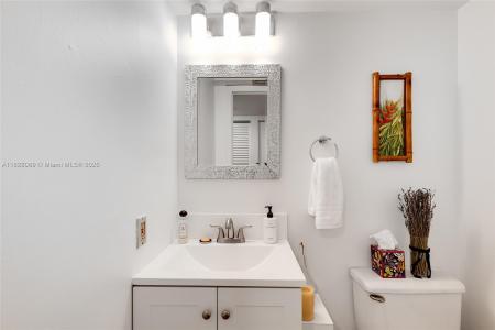 540 Brickell Key Dr 210, Miami, Florida 33131, USA