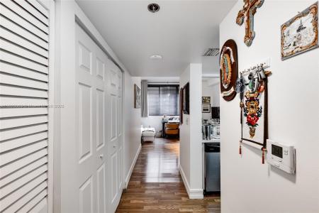 540 Brickell Key Dr 210, Miami, Florida 33131, USA