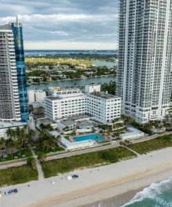 6345 Collins Ave 715, Miami Beach, Florida 33141, USA