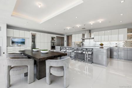 5 Renaissance Square, White Plains, New York 10601, USA