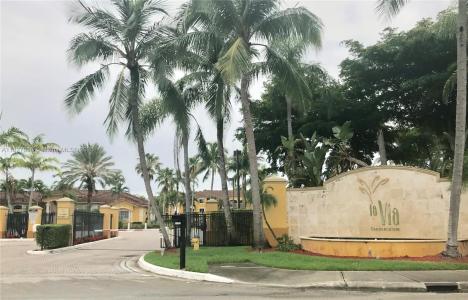 165 NW 96th Ter 3203, Pembroke Pines, Florida 33024, USA
