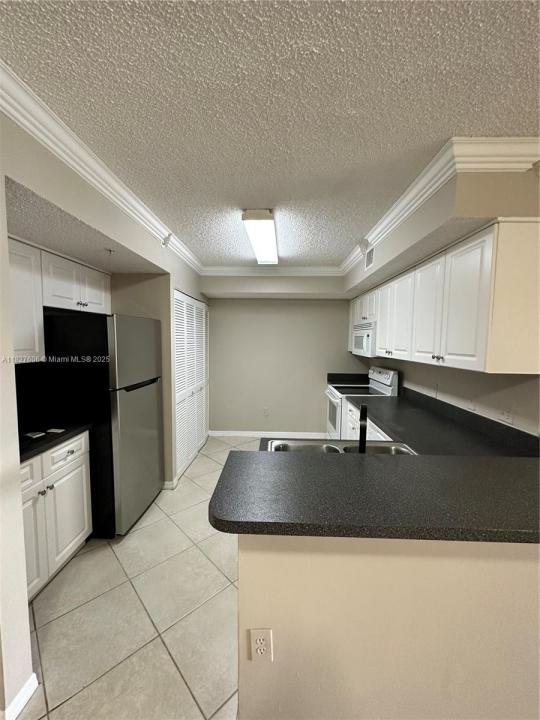 165 NW 96th Ter 3203, Pembroke Pines, Florida 33024