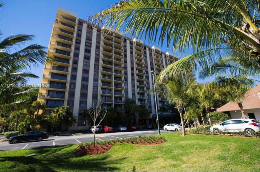 1470 NE 123rd St A404, North Miami, Florida 33161, USA