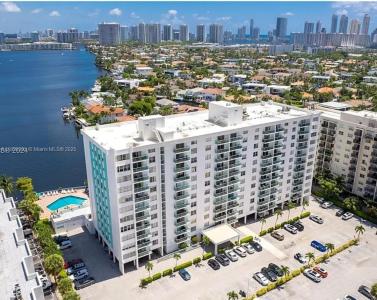 2841 NE 163rd St Unit 912, North Miami Beach, Florida 33160, USA
