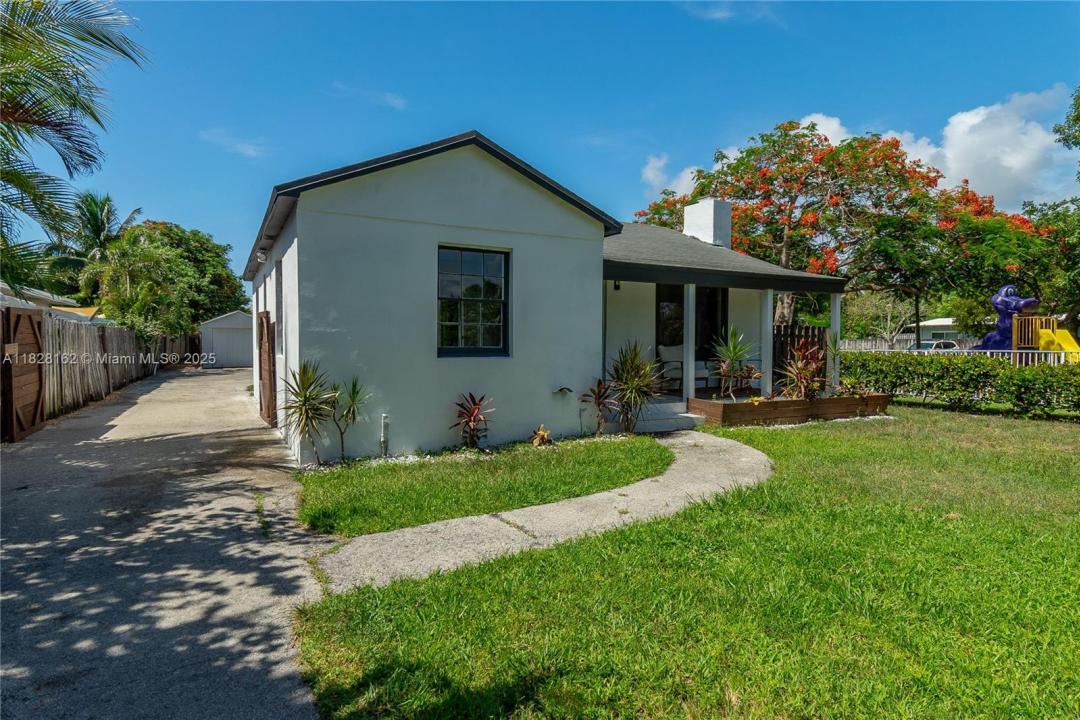 246 NE 13th St, Delray Beach, Florida 33444