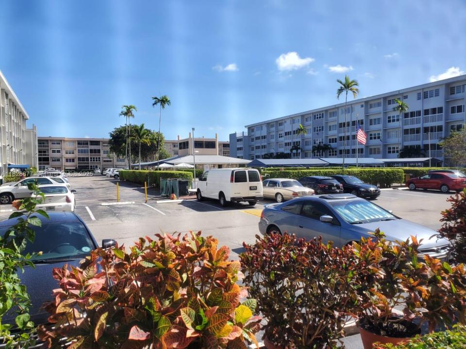 215 SE 3rd Ave 302D, Hallandale Beach, Flórida 33009, Estados Unidos