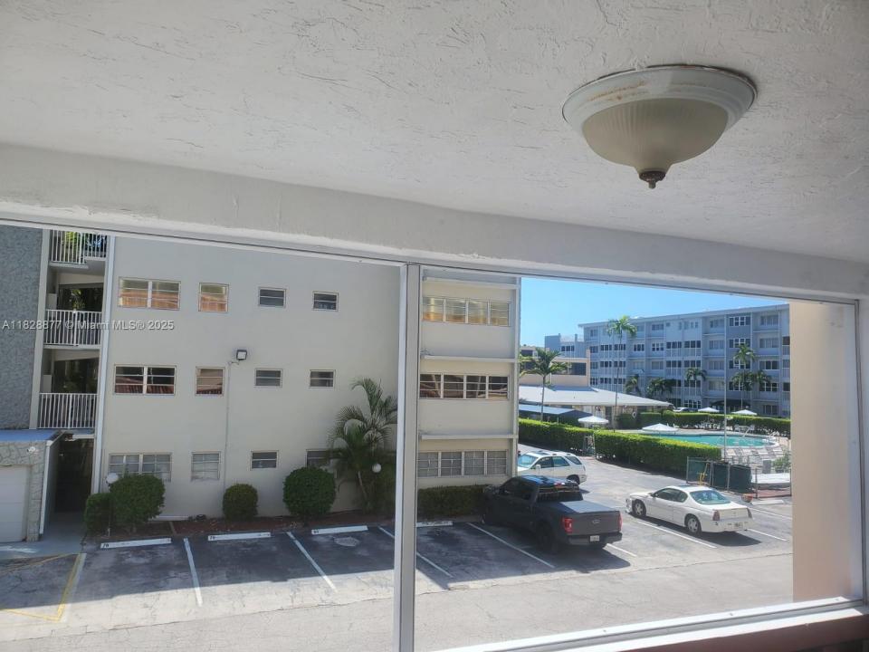 215 SE 3rd Ave 302D, Hallandale Beach, Flórida 33009, Estados Unidos