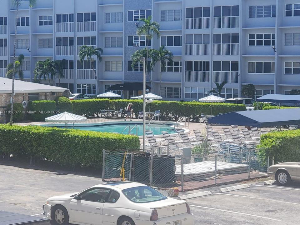 215 SE 3rd Ave 302D, Hallandale Beach, Flórida 33009, Estados Unidos