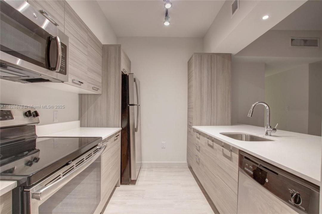1756 N Bayshore Dr 17G, Miami, Florida 33132