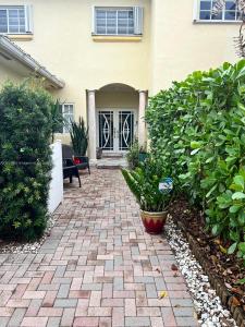 13220 SW 143rd Ter, Miami, Florida 33186, USA